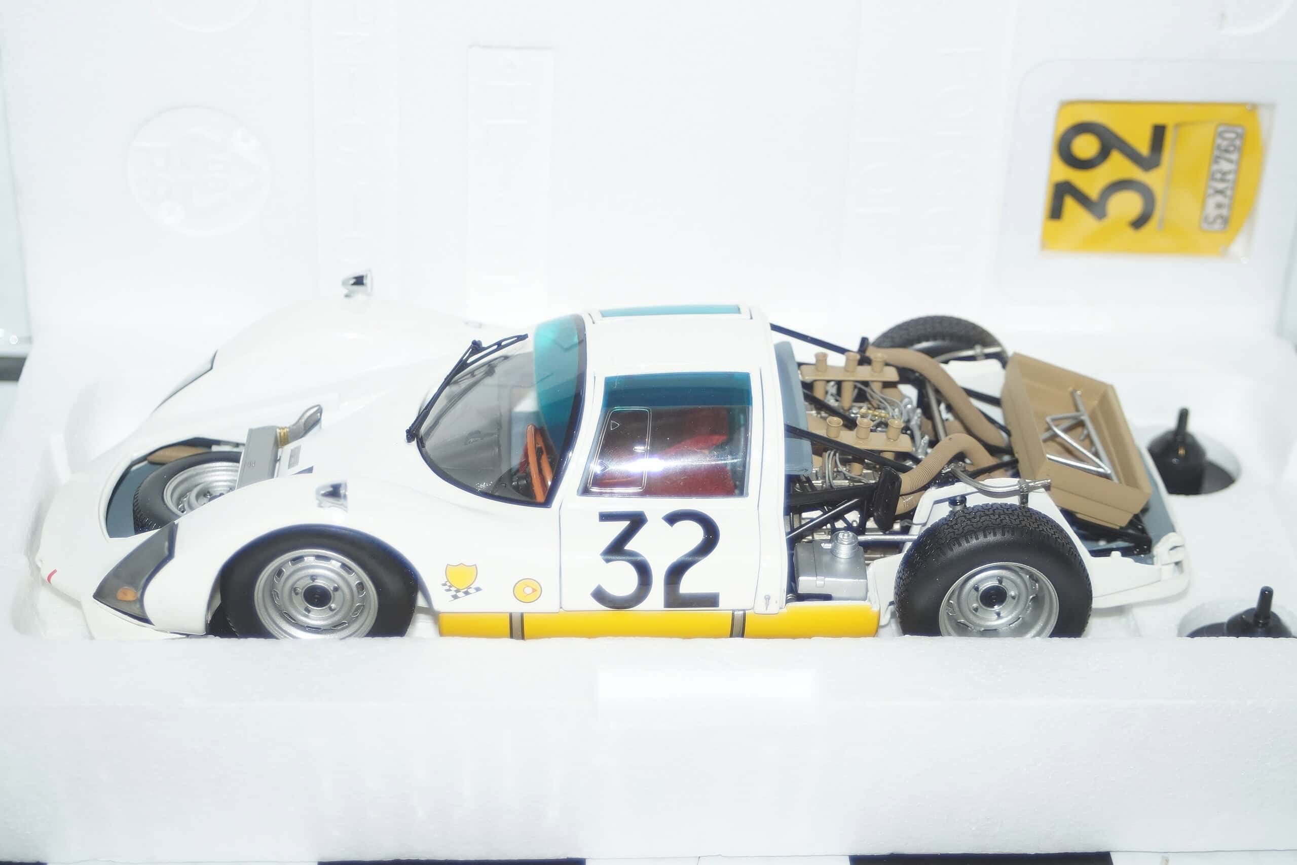 Minichamps porsche 906 24hr le mans1966 schutz 100 666132 1:18th