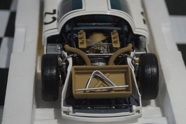 Minichamps porsche 906 24hr le mans1966 schutz 100 666132 1:18th