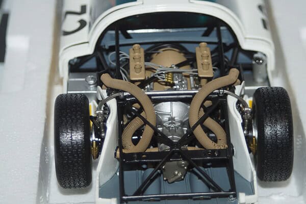 Minichamps porsche 906 24hr le mans1966 schutz 100 666132 1:18th