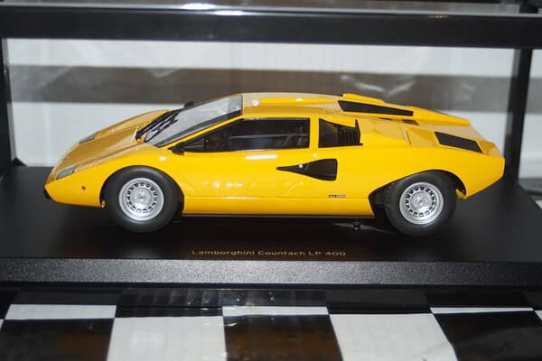 Kyosho lamborghini countach lp400 yellow c09531y 1:18