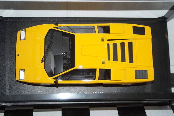 Kyosho lamborghini countach lp400 yellow c09531y 1:18