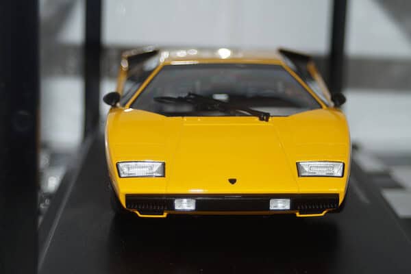 Kyosho lamborghini countach lp400 yellow c09531y 1:18