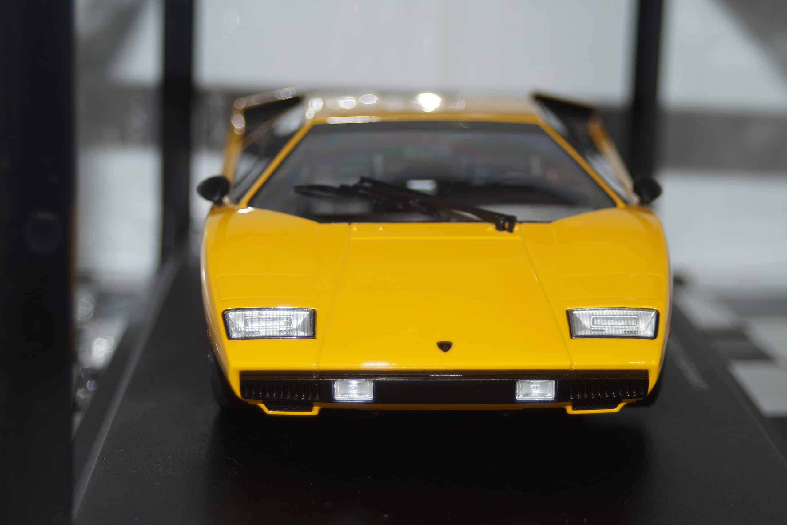 Kyosho lamborghini countach lp400 yellow c09531y 1:18