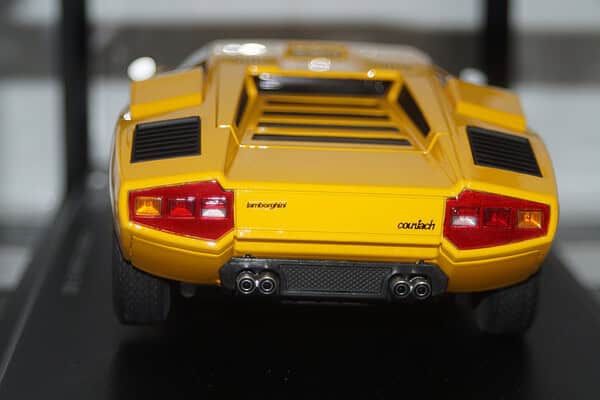 Kyosho lamborghini countach lp400 yellow c09531y 1:18