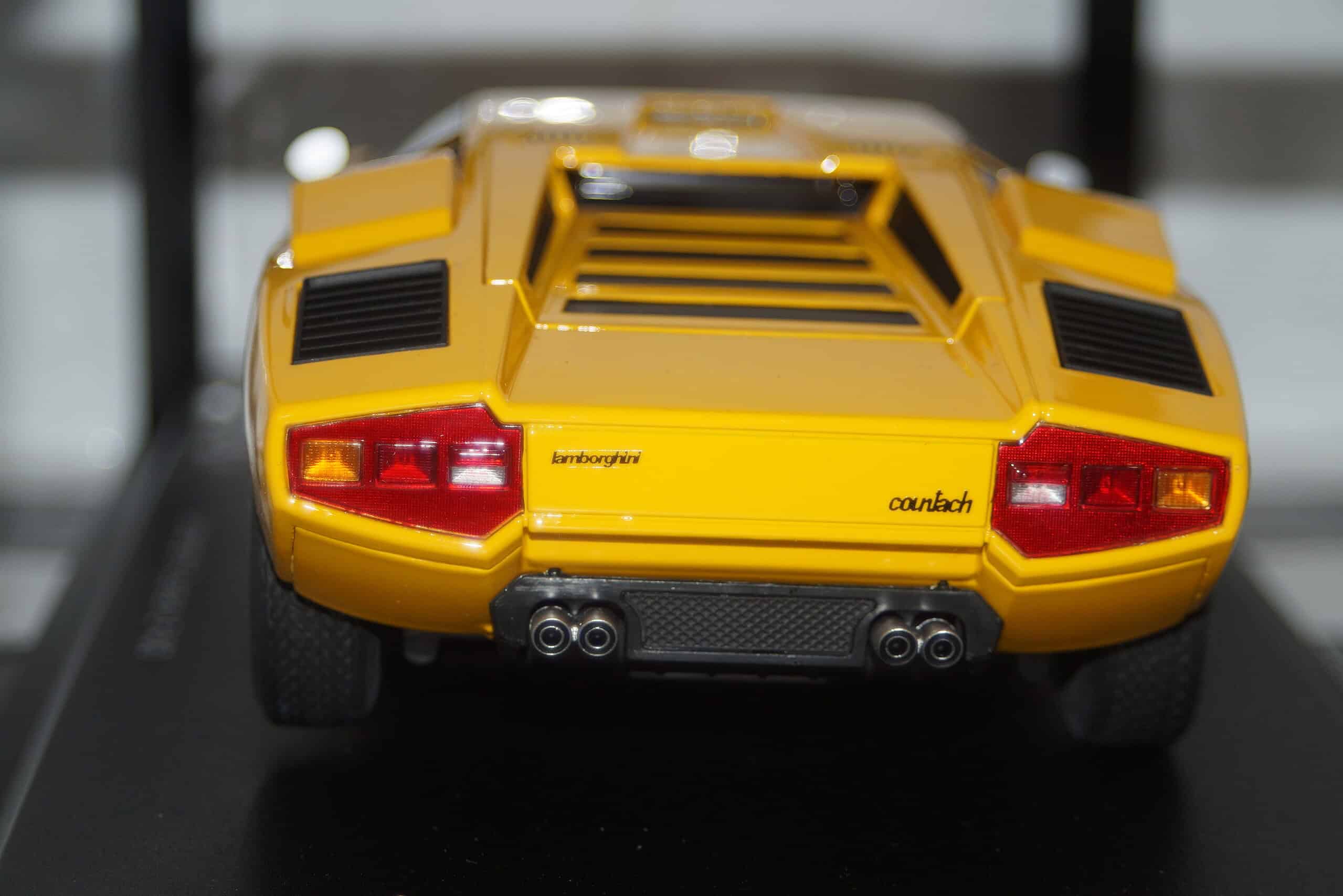 Kyosho lamborghini countach lp400 yellow c09531y 1:18