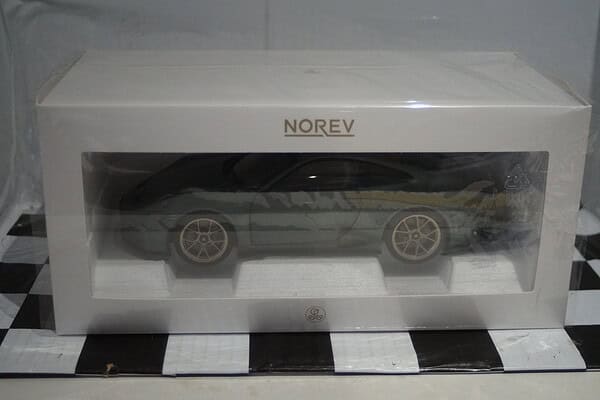 Norev porsche 911 gt3 2021 green1:18 scale 187382