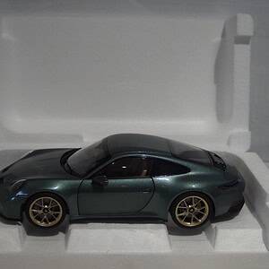 Norev porsche 911 gt3 2021 green1:18 scale 187382