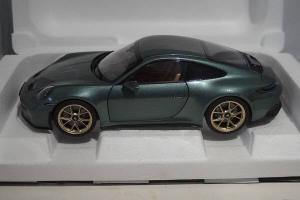 Norev porsche 911 gt3 2021 green1:18 scale 187382