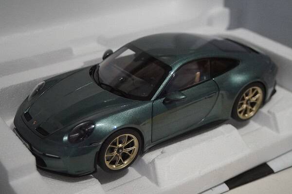 Norev porsche 911 gt3 2021 green1:18 scale 187382
