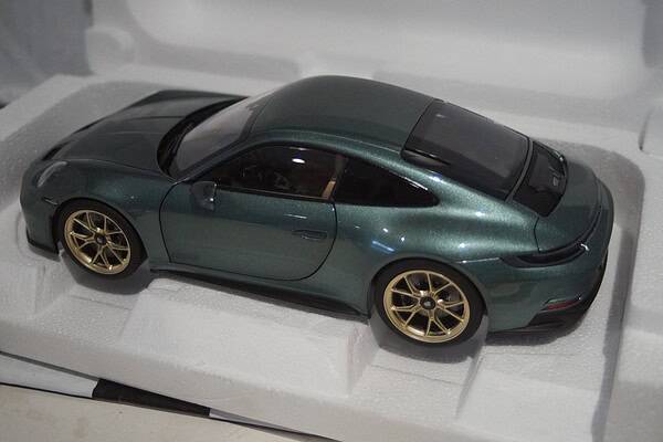 Norev porsche 911 gt3 2021 green1:18 scale 187382