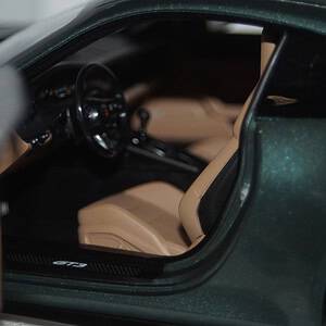 Norev porsche 911 gt3 2021 green1:18 scale 187382