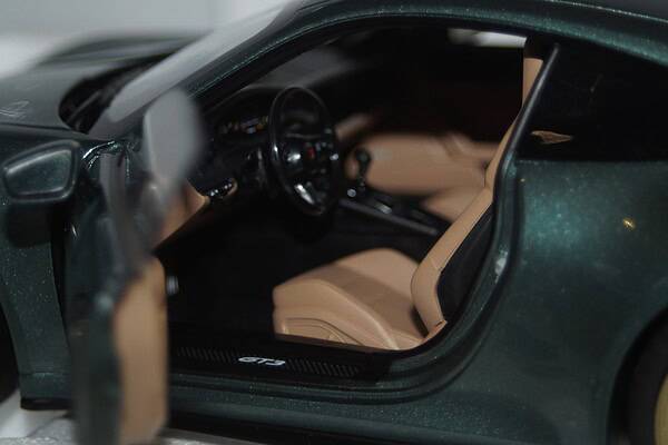 Norev porsche 911 gt3 2021 green1:18 scale 187382