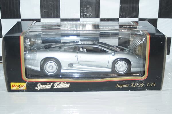 Maisto jaguar xj220 1:18 diecast 31807 (copy)