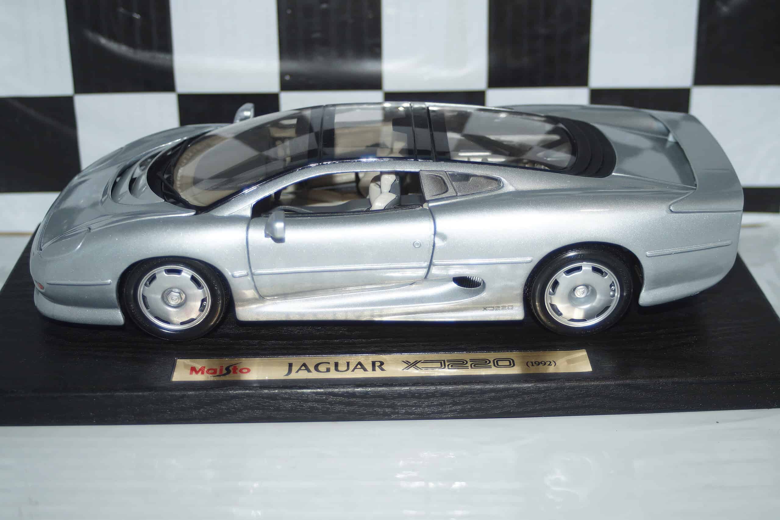Maisto jaguar xj220 1:18 diecast 31807 (copy)