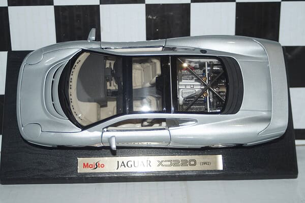 Maisto jaguar xj220 1:18 diecast 31807 (copy)
