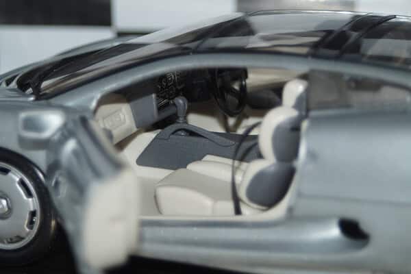 Maisto jaguar xj220 1:18 diecast 31807 silver