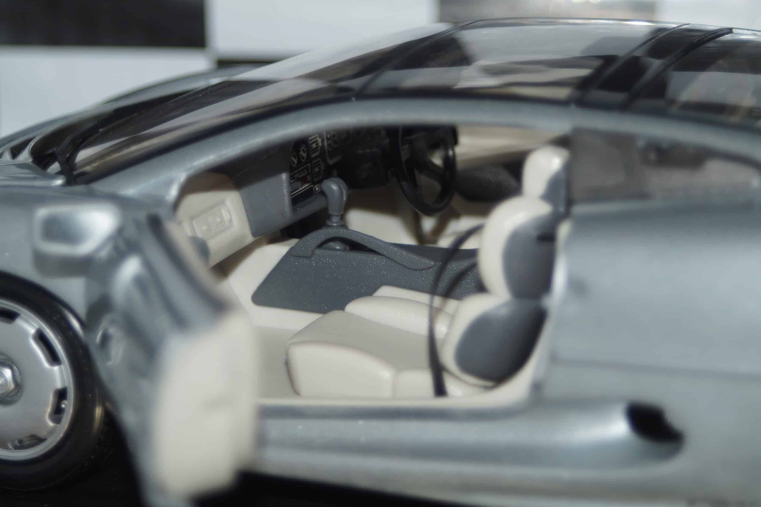 Maisto jaguar xj220 1:18 diecast 31807 silver