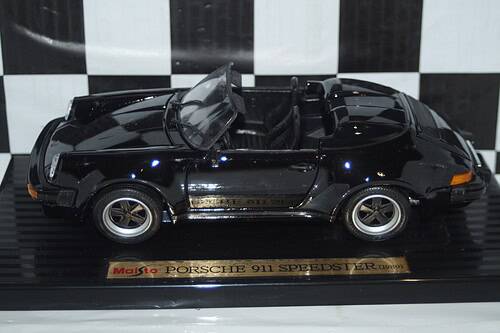 Maisto porsche carrera gt silver 1:18th ref 318000