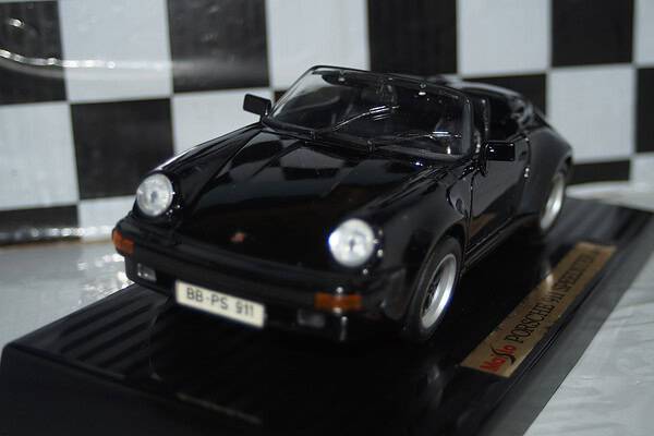 Maisto porsche carrera gt silver 1:18th ref 318000