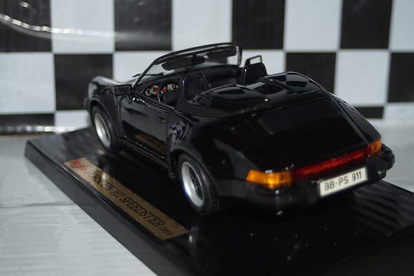 Maisto porsche carrera gt silver 1:18th ref 318000