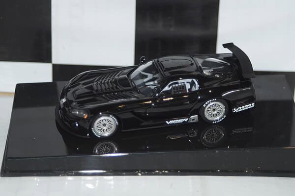 Autoart dodge viper competition coupe ref 60421