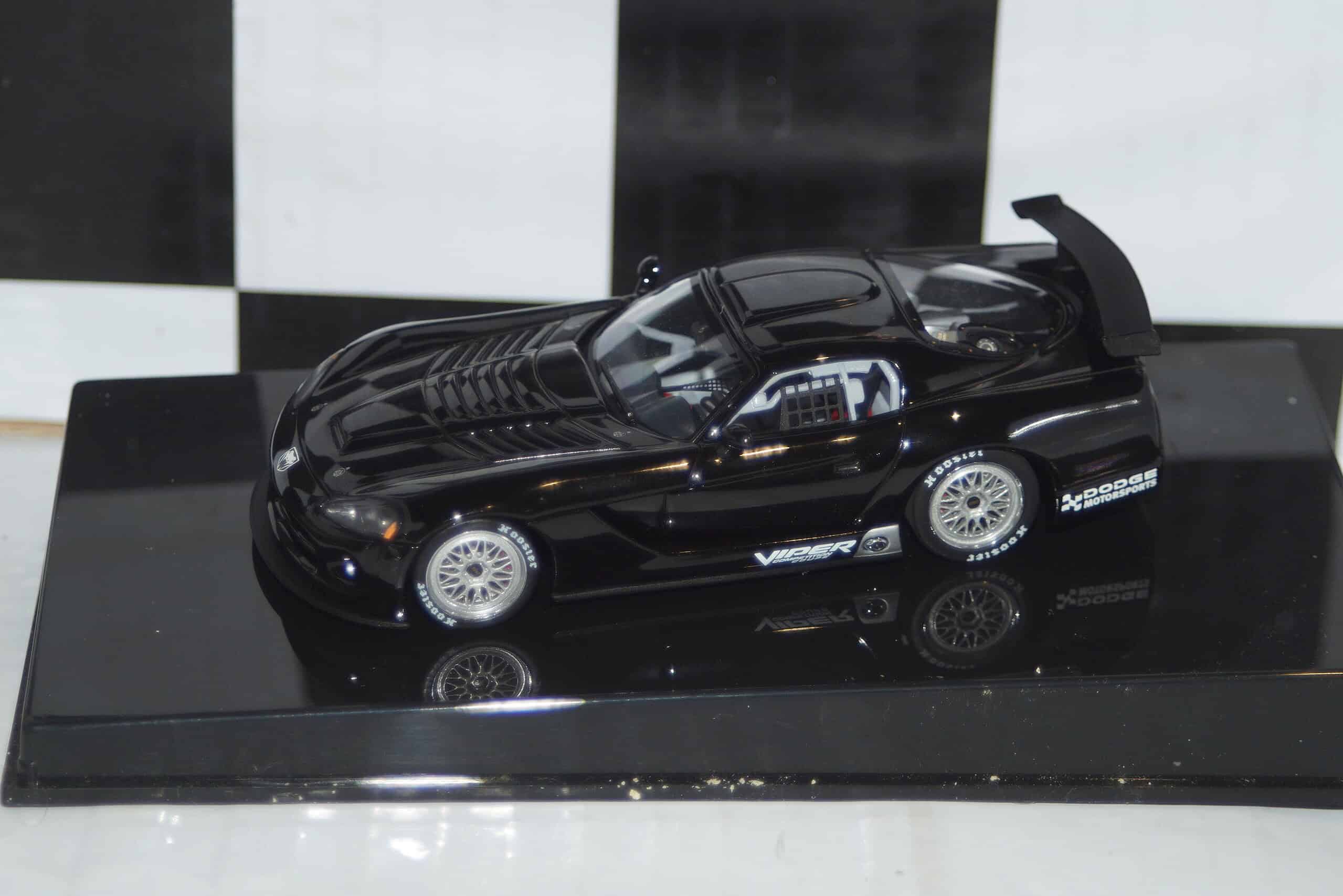 Autoart dodge viper competition coupe ref 60421