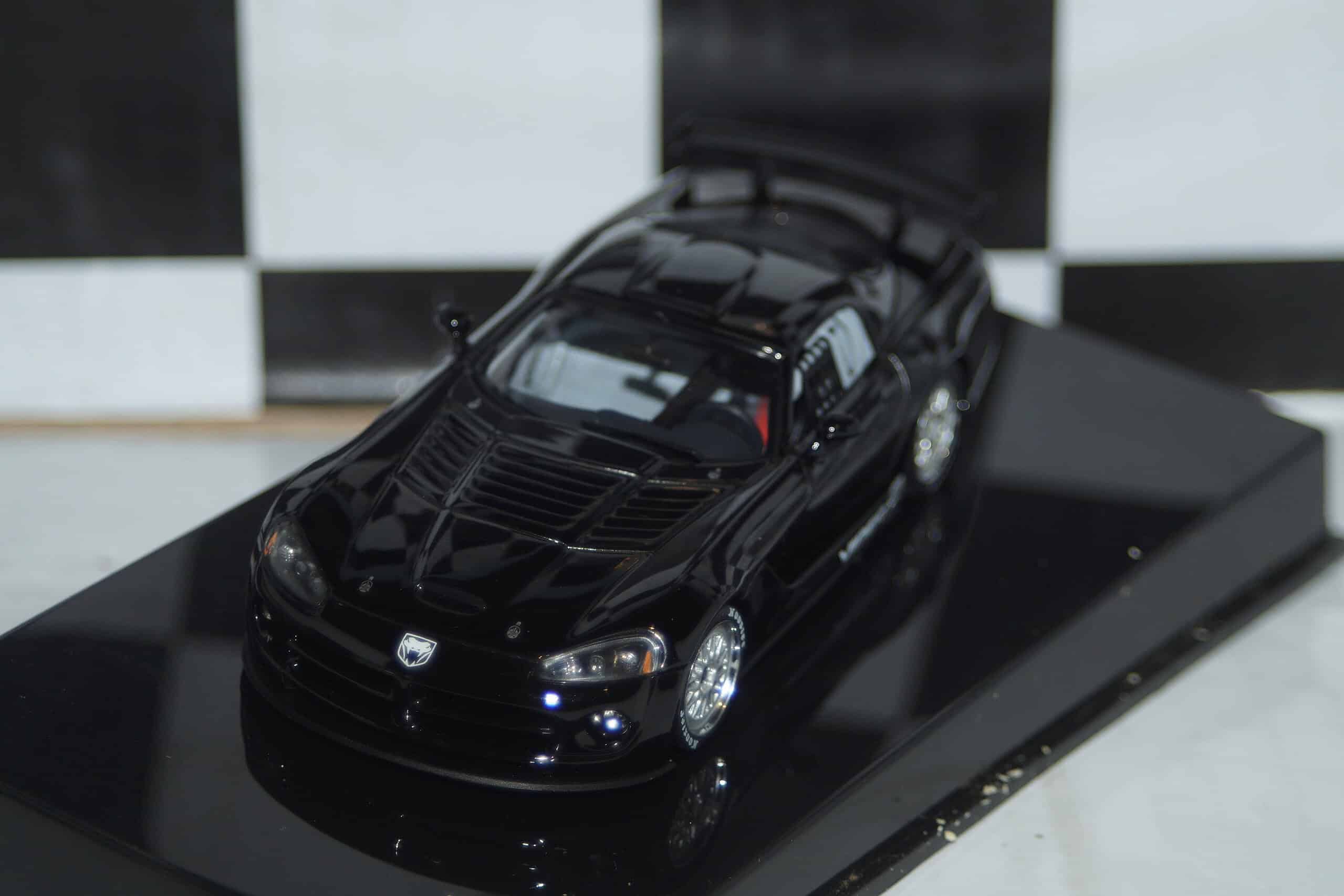 Autoart dodge viper competition coupe ref 60421