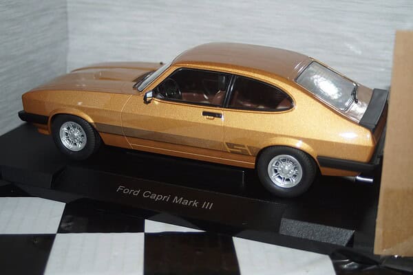 Model car group ford capri s mk3 lhd gold mcg18399 1:18
