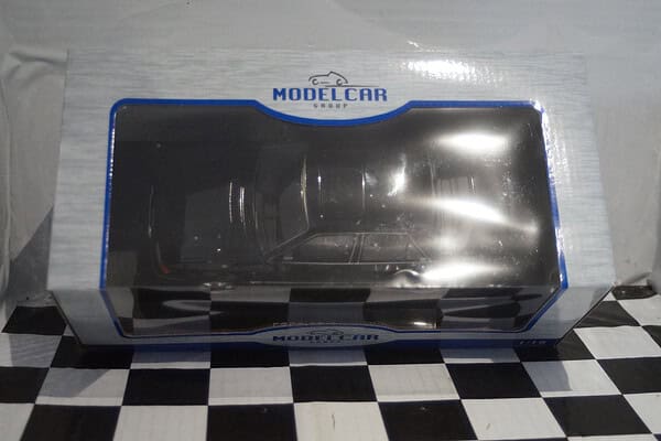 Model car group ford orion mk2 black rhd 1/18th mcg18649