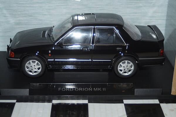 Model car group ford orion mk2 black rhd 1/18th mcg18649