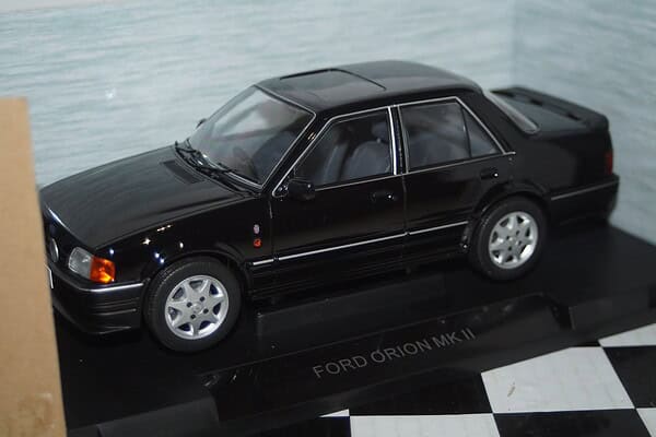 Model car group ford orion mk2 black rhd rs package 1/18th mcg18649