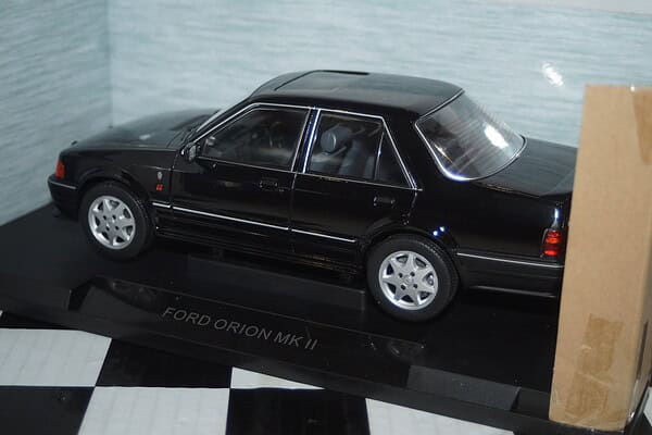 Model car group ford orion mk2 black rhd rs package 1/18th mcg18649