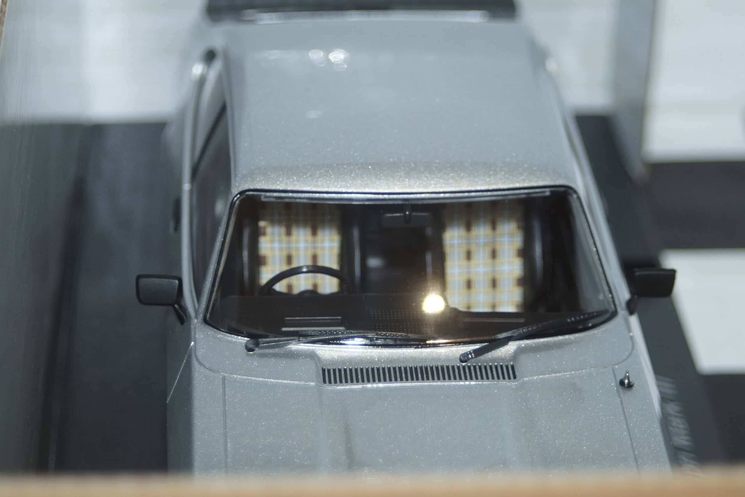 Model car group ford capri s mk3 rhd silver mcg18797 1:18