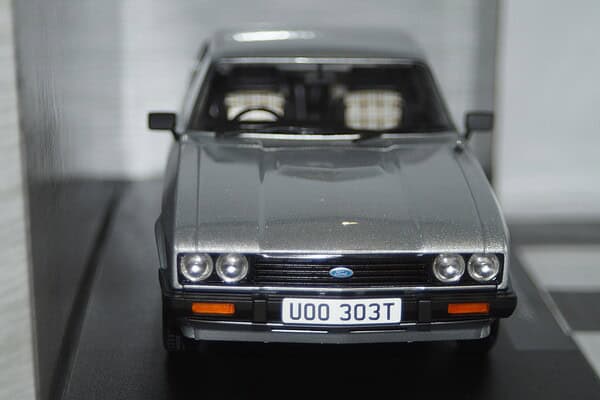 Model car group ford capri s mk3 rhd silver mcg18797 1:18