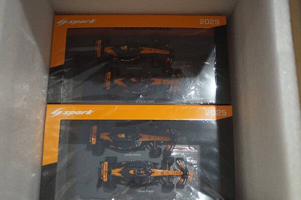 Spark mclaren mcl 39 no.4 & no.81 f1 constructors world champions 2025 norris / piastri 1:43 resin s9590