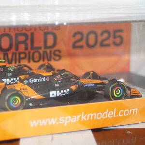 Spark mclaren mcl 39 no.4 & no.81 f1 constructors world champions 2025 norris / piastri 1:43 resin s9590