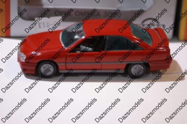 Gama opel omega carlton gsi red 1131 in 1:43 scale