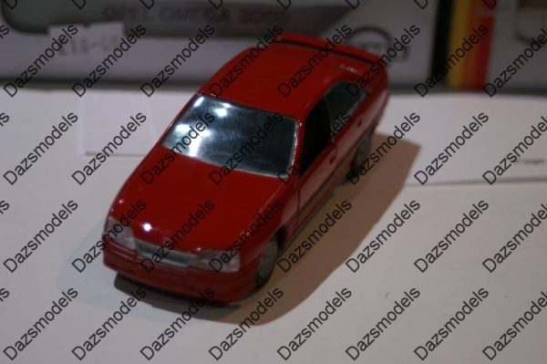 Gama opel omega carlton gsi red 1131 in 1:43 scale