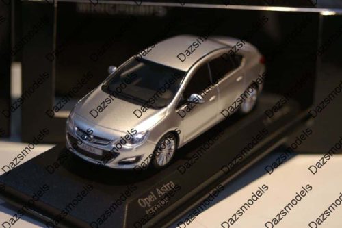 MinichampsOpel/vauxhallAstraSaloonDoorSilver